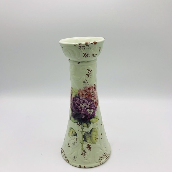 Distressed ceramic candle holder Lilacs and scrolling light finish. - Picture 5 of 6